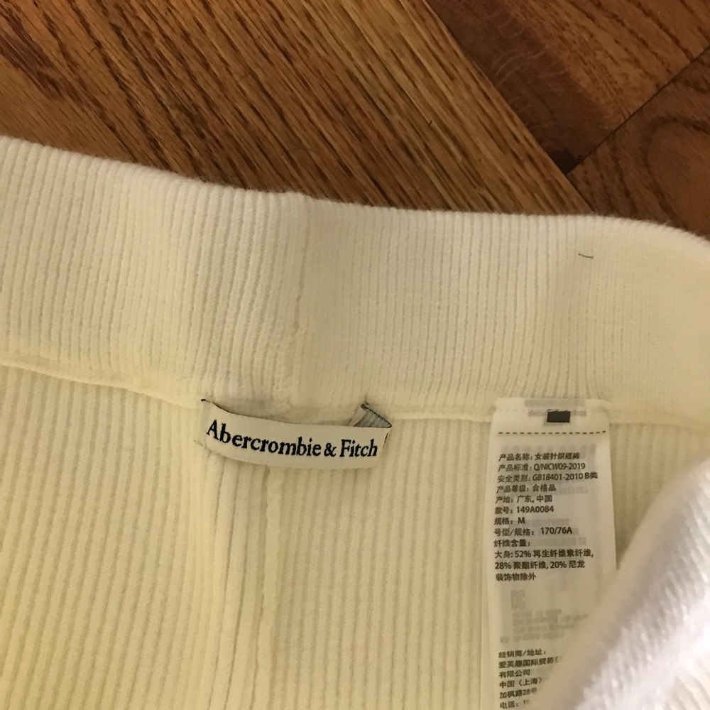 Abercrombie Women's Cream Knit Shorts - Picture 3 of 7